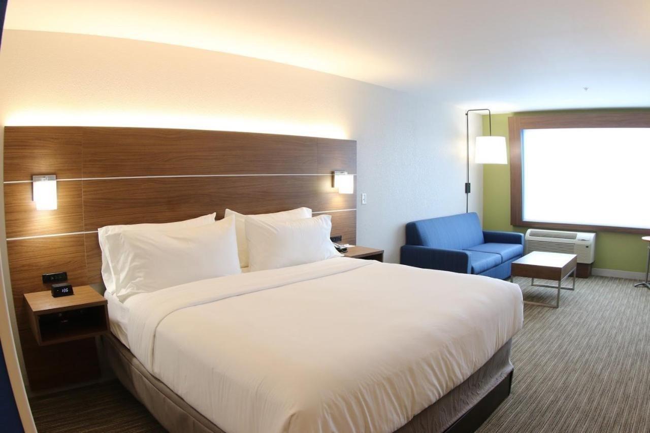 Holiday Inn Express & Suites Duluth North - Miller Hill By Ihg Exterior photo
