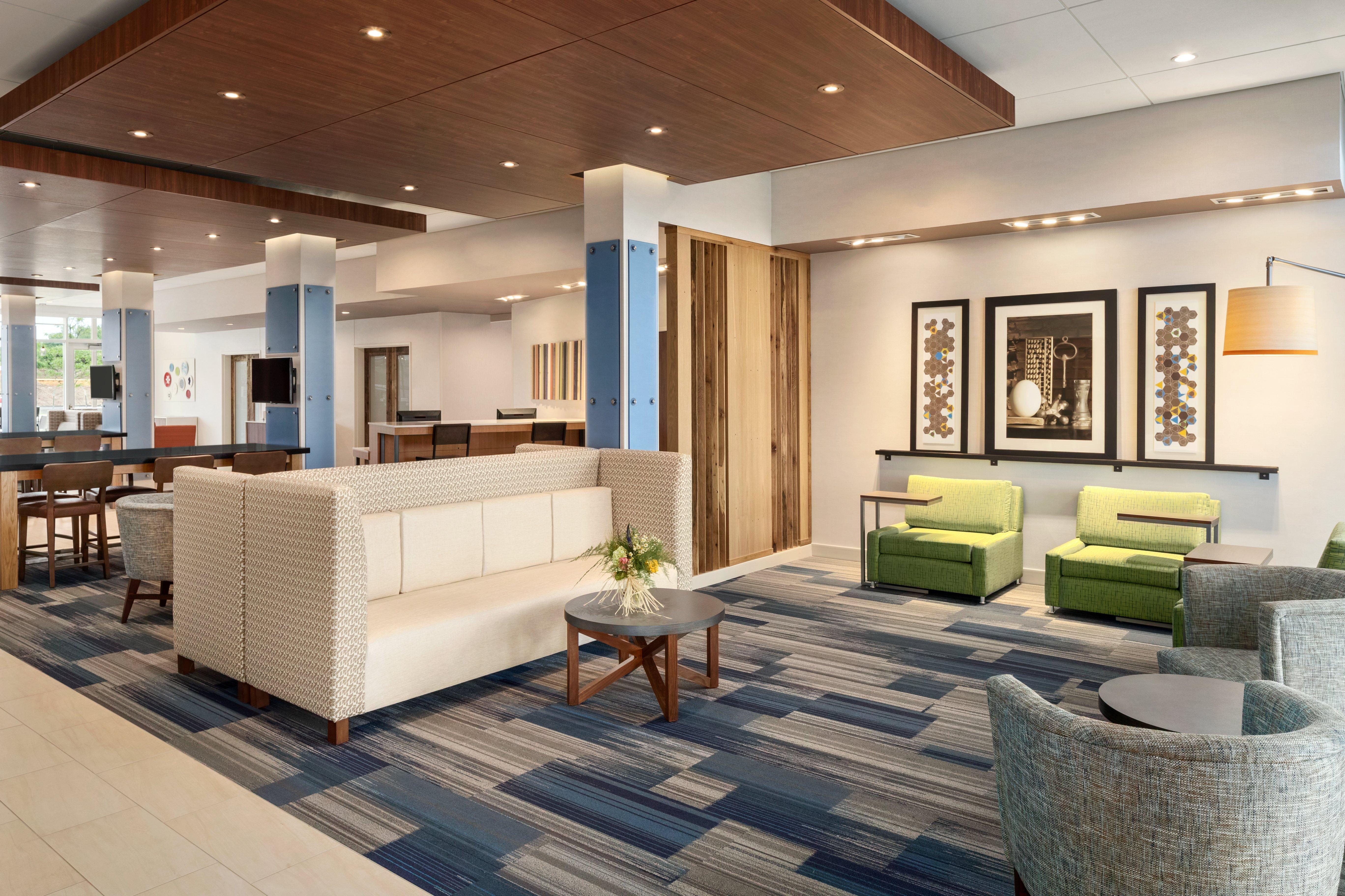 Holiday Inn Express & Suites Duluth North - Miller Hill By Ihg Exterior photo