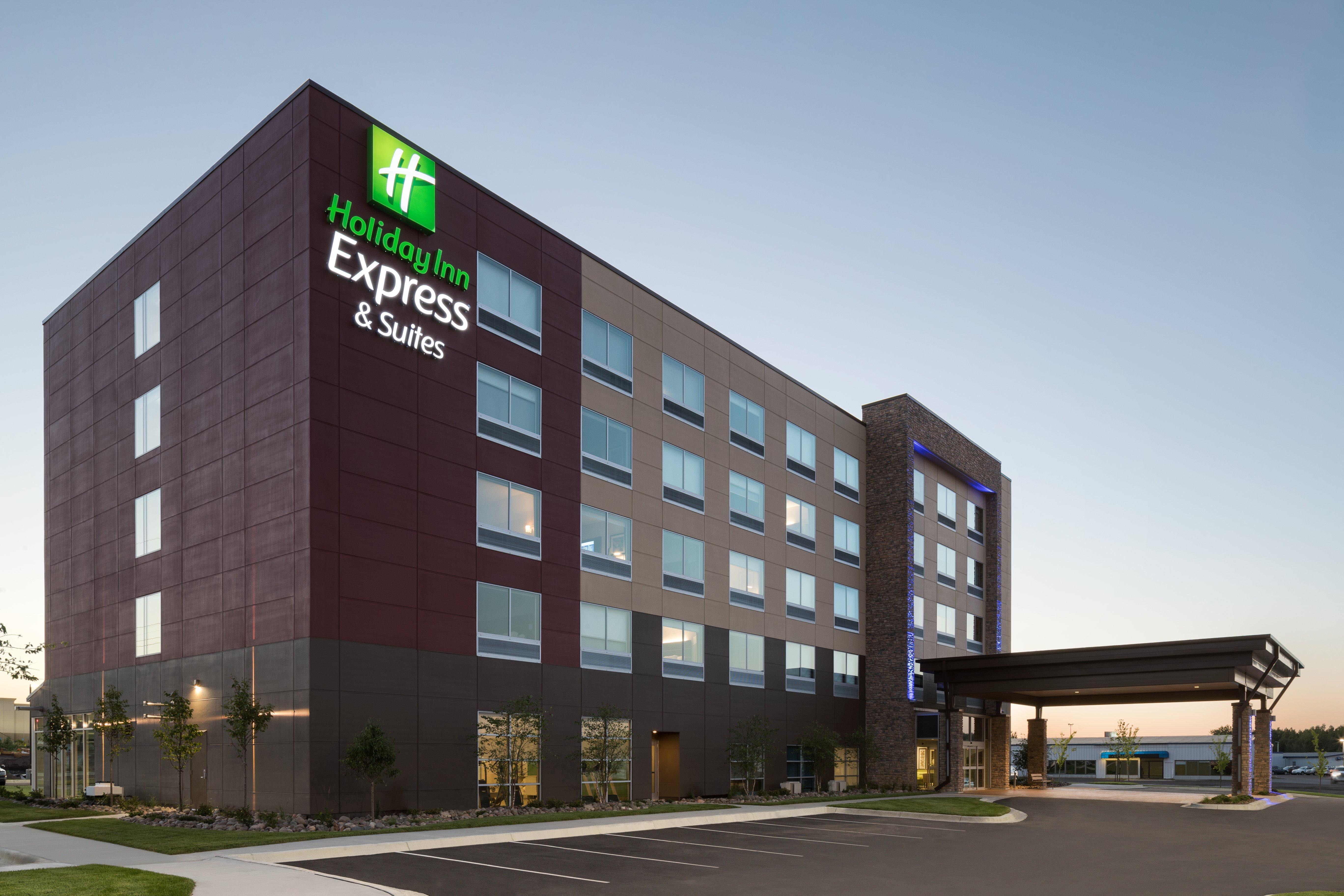 Holiday Inn Express & Suites Duluth North - Miller Hill By Ihg Exterior photo