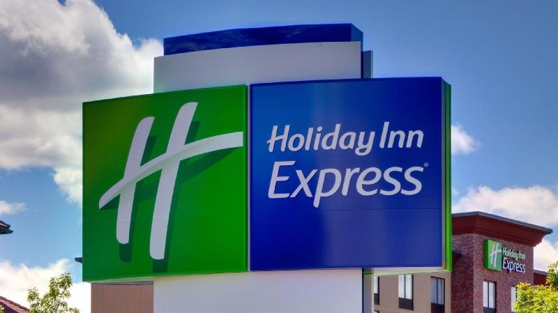 Holiday Inn Express & Suites Duluth North - Miller Hill By Ihg Exterior photo